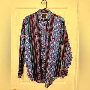 Men’s vintage frontier size medium shirt. Minimal used condition.